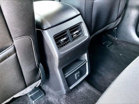 Used 2018 Ford Edge SEL FWD image 23