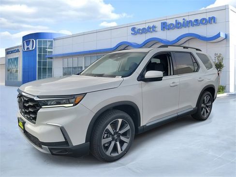 New 2025 Honda Pilot Touring image 2