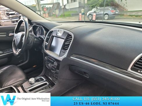 Used 2016 Chrysler 300 Limited AWD/4WD image 17