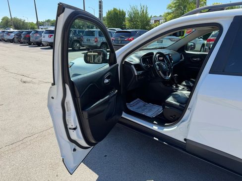 Used 2016 Jeep Cherokee Trailhawk w/ Comfort/Convenience Group AWD/4WD image 13