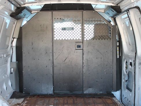 Used 2014 Ford E-350 and Econoline 350 Extended Super Duty image 30