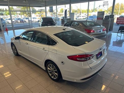 Used 2017 Ford Fusion SE w/ Equipment Group 602A FWD image 6