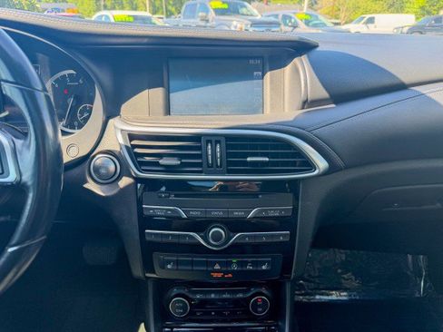 Used 2018 INFINITI QX30 Premium w/ Navigation Package AWD/4WD image 9