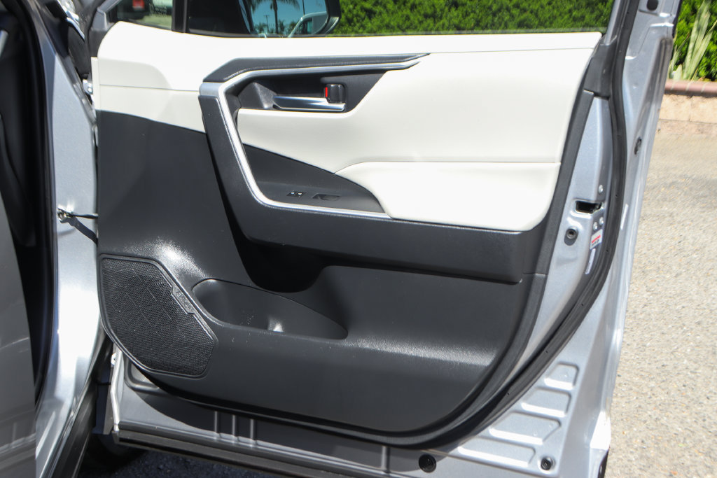 Used 2019 Toyota RAV4 XLE FWD image 40
