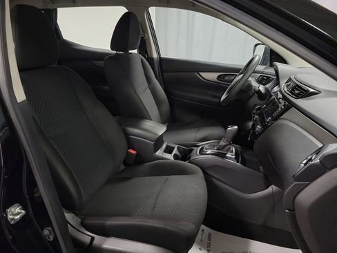 Used 2021 Nissan Rogue Sport S image 24