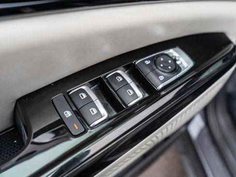 Used 2024 Kia Carnival EX FWD image 20