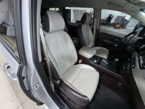 Used 2018 Kia Sedona SX Limited image 16