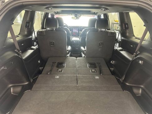 Used 2024 Jeep Grand Cherokee L Altitude AWD/4WD image 18