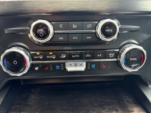 Used 2023 Ford F250 Lariat w/ Lariat Ultimate Package AWD/4WD image 28