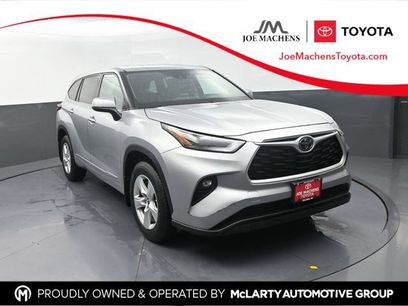 Used 2022 Toyota Highlander LE
