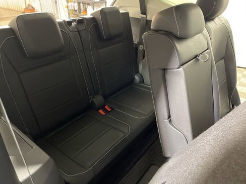 Used 2021 Volkswagen Tiguan SE w/ Panoramic Sunroof Package image 23