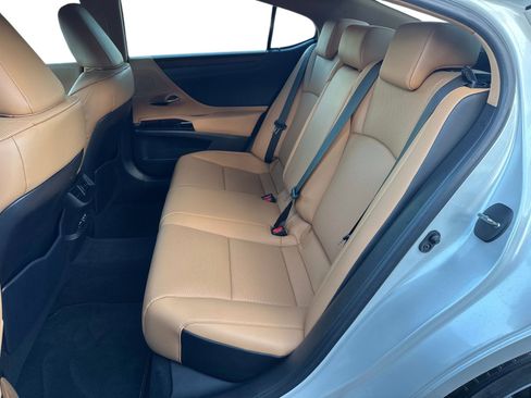 Used 2023 Lexus ES 350 w/ Premium Package FWD image 12