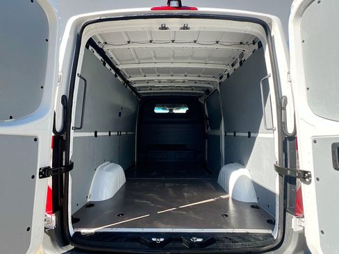 Used 2025 Mercedes-Benz Sprinter 2500 image 33