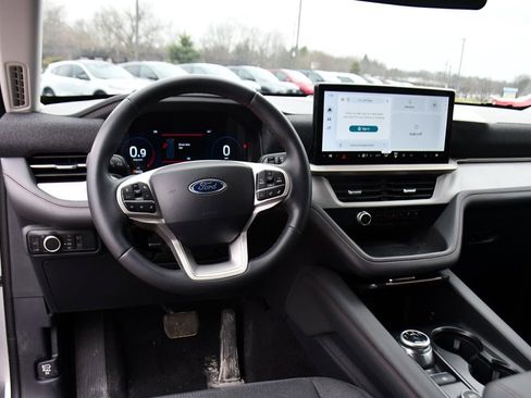 Used 2025 Ford Explorer Active image 12