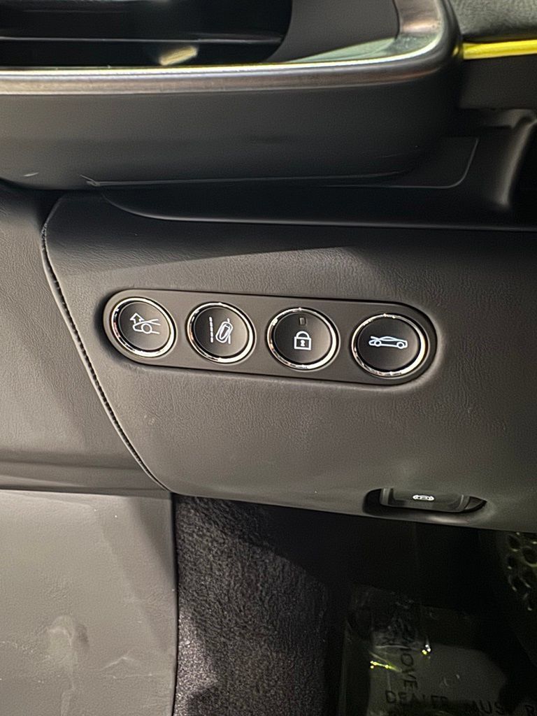 Used 2023 McLaren Artura RWD image 28