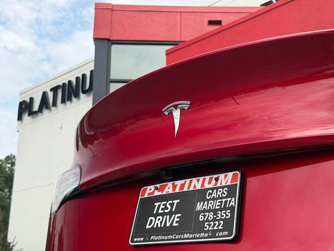 Used 2024 Tesla Model Y Long Range AWD/4WD image 9