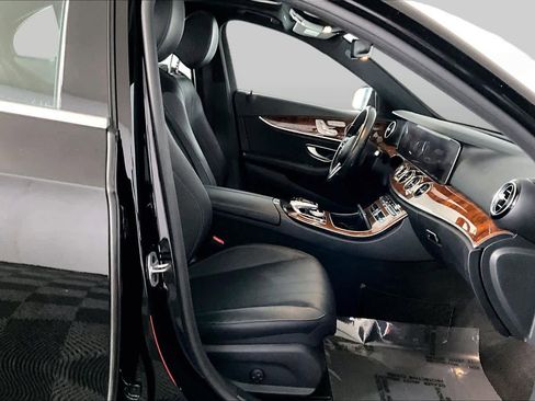 Used 2020 Mercedes-Benz E 350 4MATIC Sedan image 8
