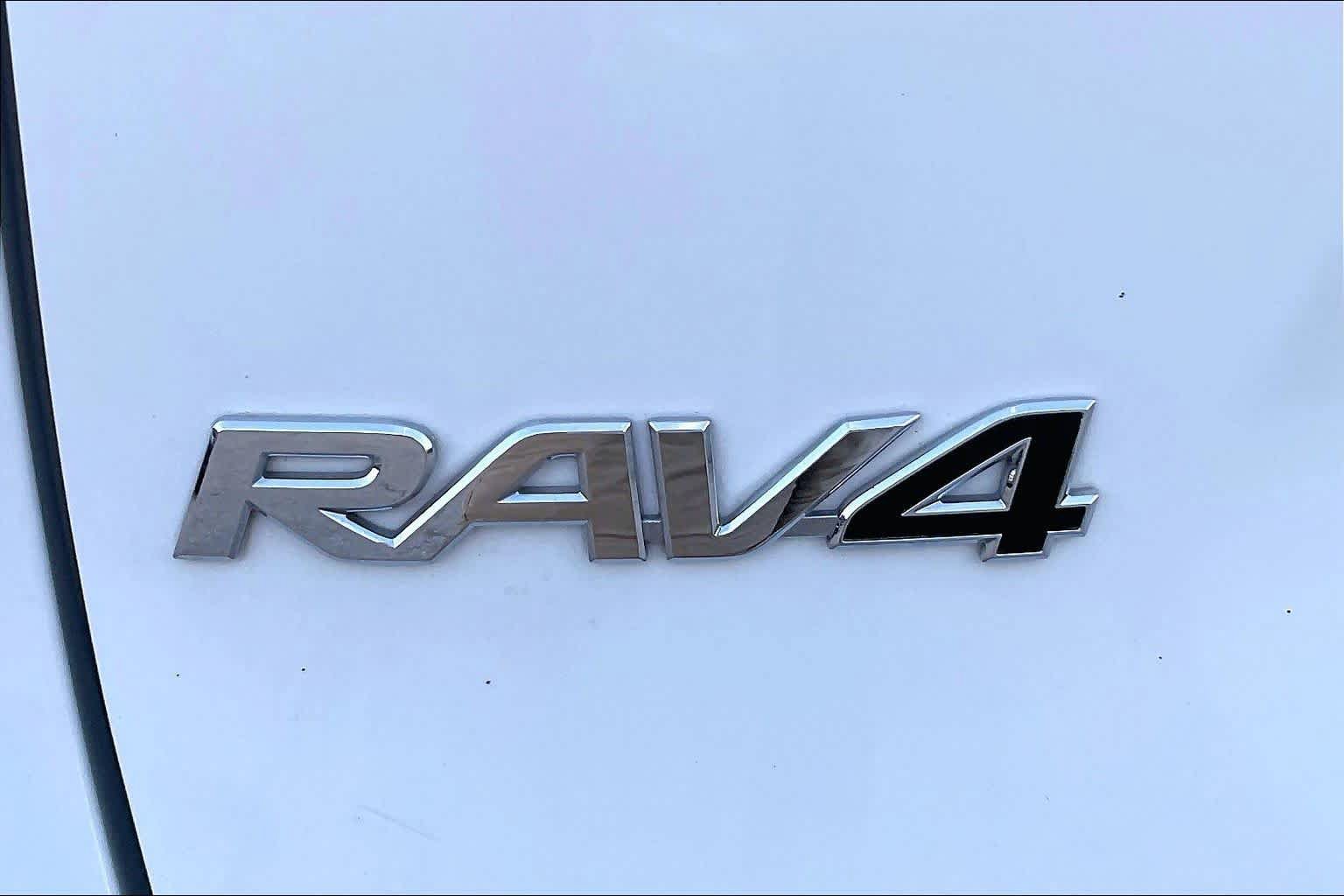 Used 2025 Toyota RAV4 XLE FWD image 30