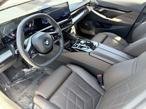 Used 2025 BMW 530i RWD image 19