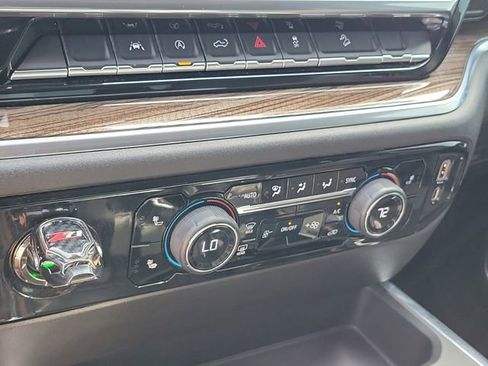 Certified 2022 Chevrolet Silverado 1500 RST w/ Z71 Off-Road Package AWD/4WD image 33