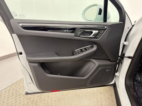 New 2026 Porsche Macan AWD/4WD image 19