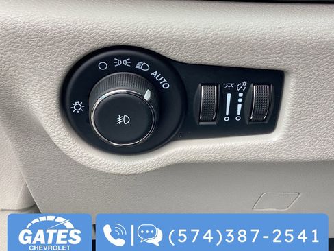 Used 2024 Chrysler Pacifica Touring-L image 30