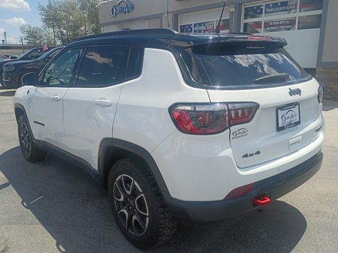 Used 2025 Jeep Compass Trailhawk AWD/4WD image 8