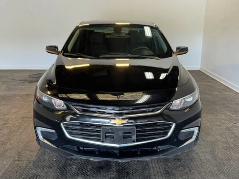 Used 2017 Chevrolet Malibu LT FWD image 2