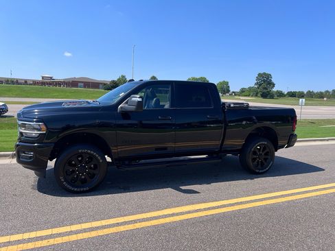 Used 2024 RAM 2500 Laramie w/ Night Edition AWD/4WD image 12