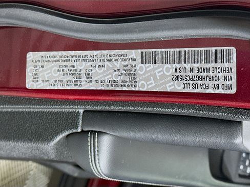 Used 2023 Jeep Grand Cherokee Limited image 12