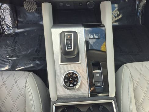 Used 2023 Mitsubishi Outlander SEL image 9