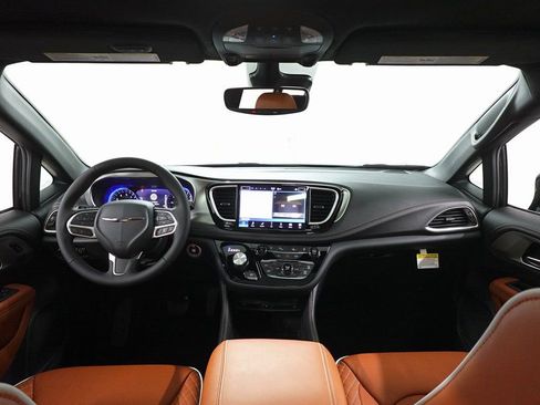 New 2026 Chrysler Pacifica Pinnacle image 6