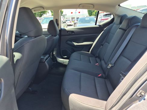 Used 2025 Nissan Altima 2.5 SV FWD image 29