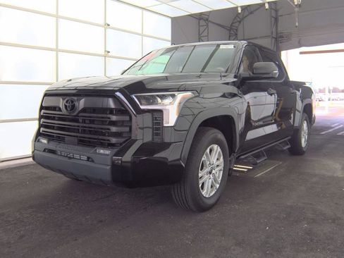 Used 2023 Toyota Tundra SR5 w/ SR5 Convenience Package image 1