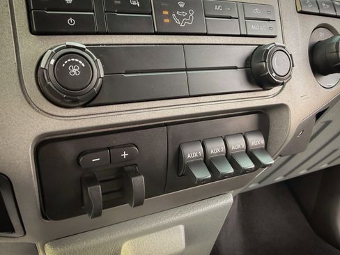 Used 2011 Ford F250 XLT w/ XLT Interior Pkg image 18