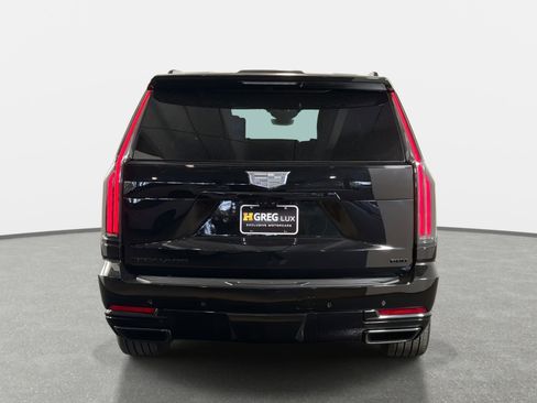 Used 2026 Cadillac Escalade Platinum Sport w/ LPO, ONYX Package image 4