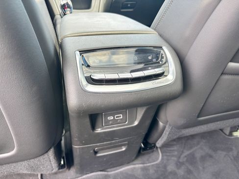 Used 2025 Cadillac XT6 Premium Luxury w/ Technology Package image 31