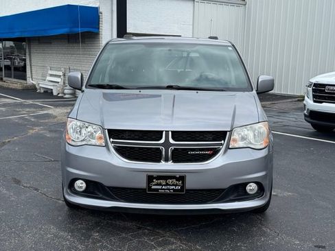 Used 2017 Dodge Grand Caravan SXT FWD image 2