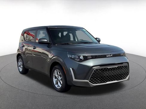 Used 2025 Kia Soul LX w/ LX Technology Package FWD image 3