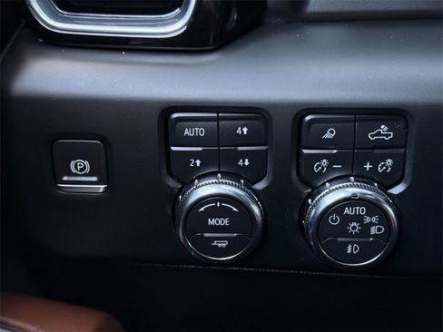 Used 2024 GMC Sierra 2500 Denali Ultimate w/ Max Trailering Package image 23