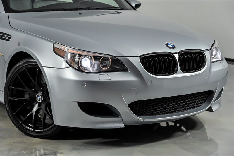 Used 2006 BMW M5 RWD image 3