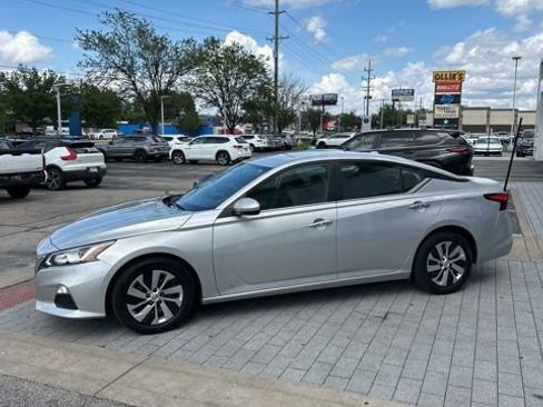 Used 2020 Nissan Altima 2.5 S FWD image 12