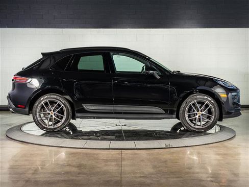 Certified 2026 Porsche Macan AWD/4WD image 8