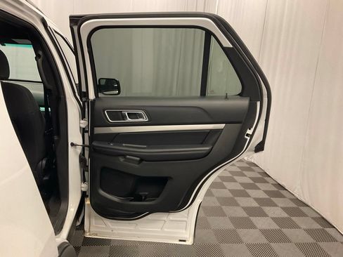 Used 2017 Ford Explorer XLT AWD/4WD image 27