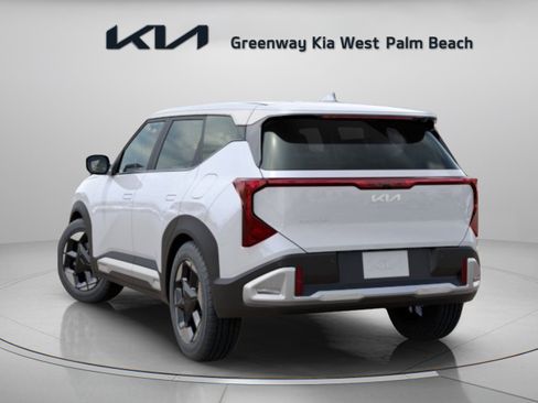 New 2027 Kia Seltos S FWD image 5