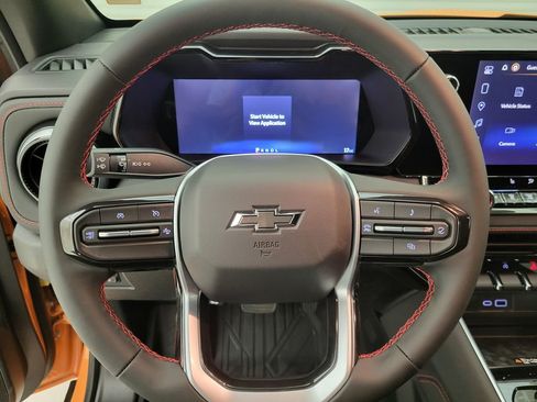 New 2025 Chevrolet Colorado Z71 image 3