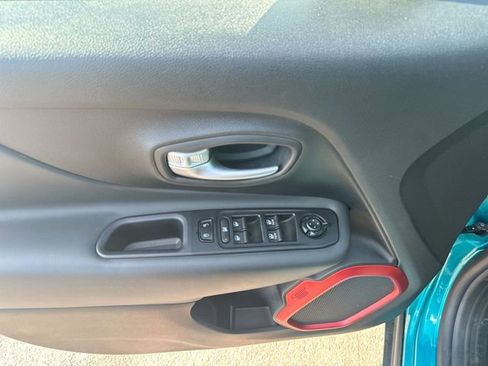 Used 2022 Jeep Renegade Trailhawk AWD/4WD image 15