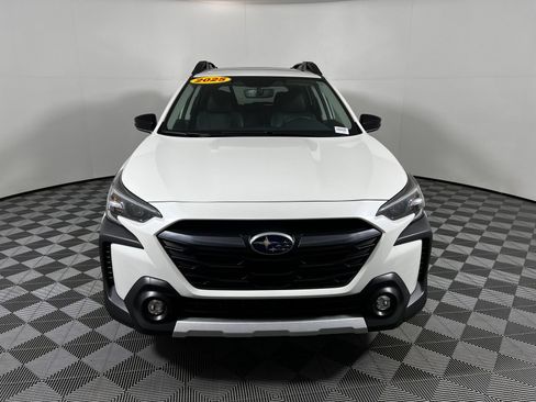 Used 2025 Subaru Outback Limited AWD/4WD image 2
