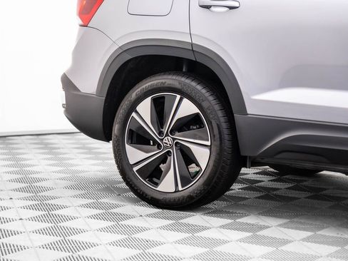 Used 2024 Volkswagen Taos SE image 35