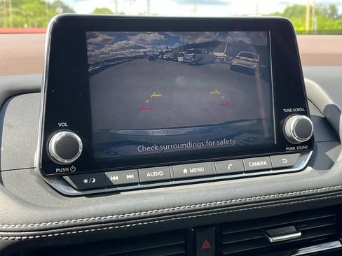 Used 2022 Nissan Rogue SV image 34